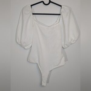 ASTR white crepe puff sleeve square neck bodysuit - size S